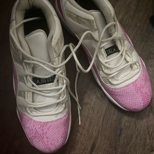 Michael Jordan 11 Retro Low air Jordan 11 Retro Low top pink & white snakeskin